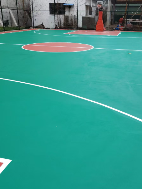 武鸣 球场长期使用易出现地面开裂